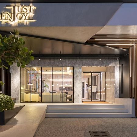 Just Enjoy Business Hotel Tainan Exteriör bild