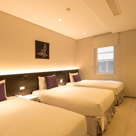 Just Enjoy Business Hotel Tainan Exteriör bild