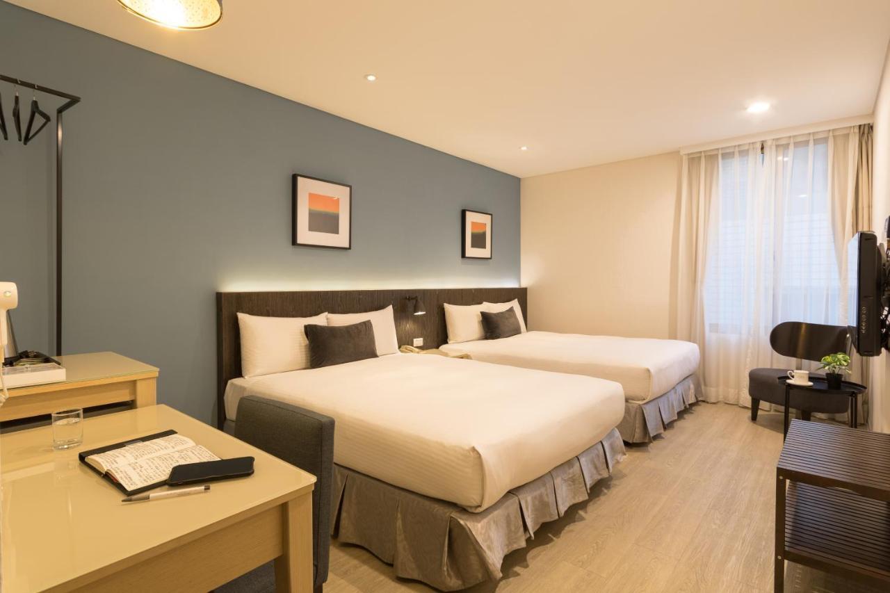 Just Enjoy Business Hotel Tainan Exteriör bild