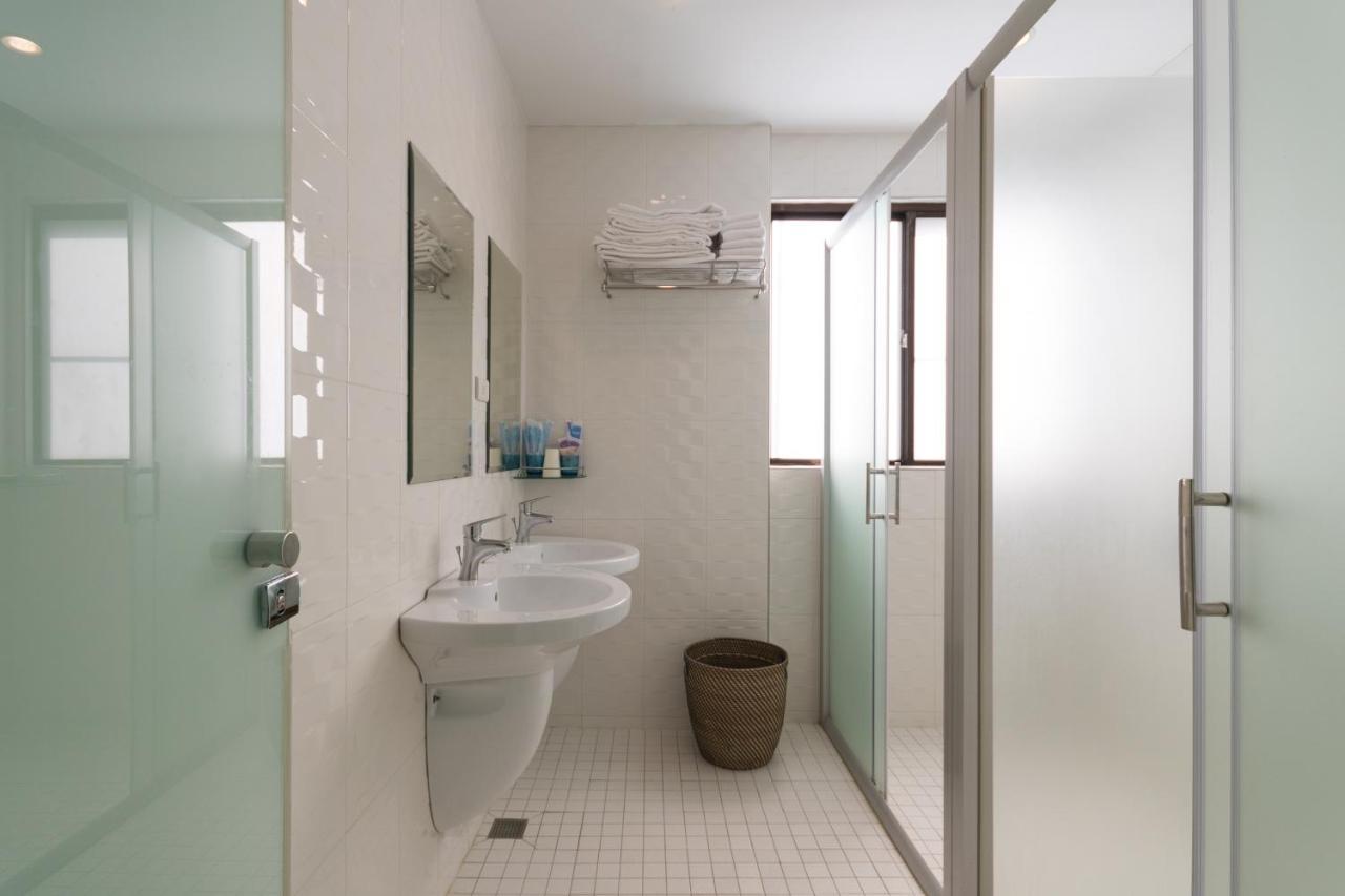 Just Enjoy Business Hotel Tainan Exteriör bild