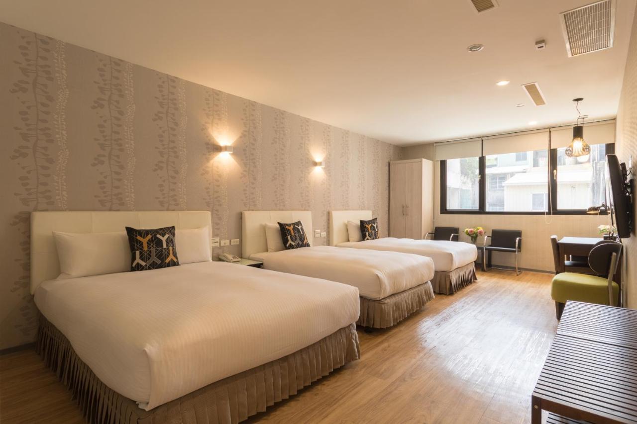 Just Enjoy Business Hotel Tainan Exteriör bild