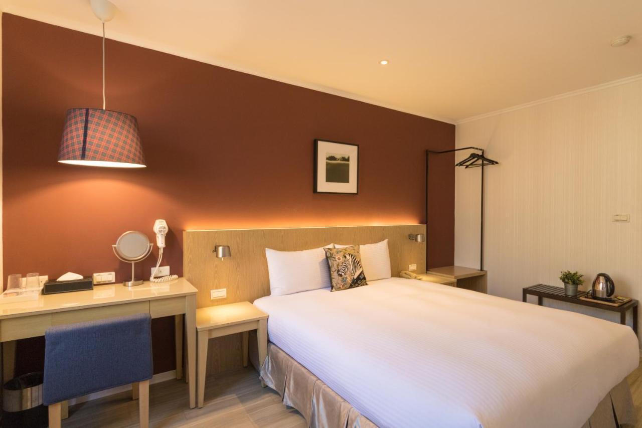 Just Enjoy Business Hotel Tainan Exteriör bild