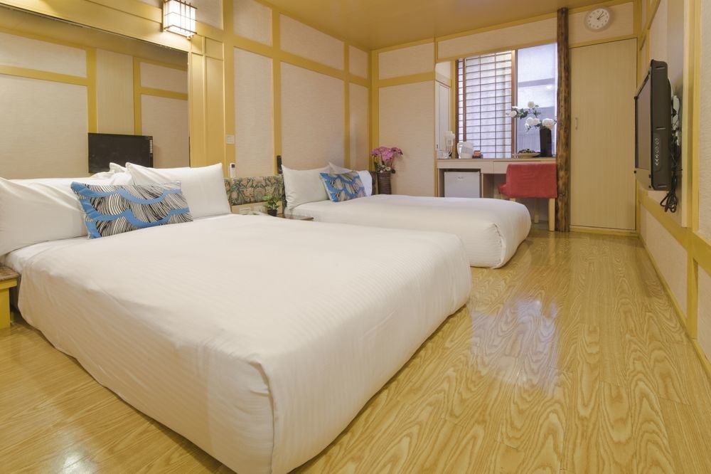 Just Enjoy Business Hotel Tainan Exteriör bild