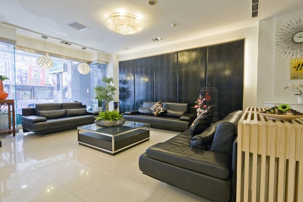 Just Enjoy Business Hotel Tainan Exteriör bild