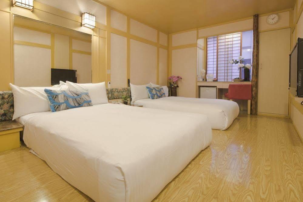 Just Enjoy Business Hotel Tainan Exteriör bild