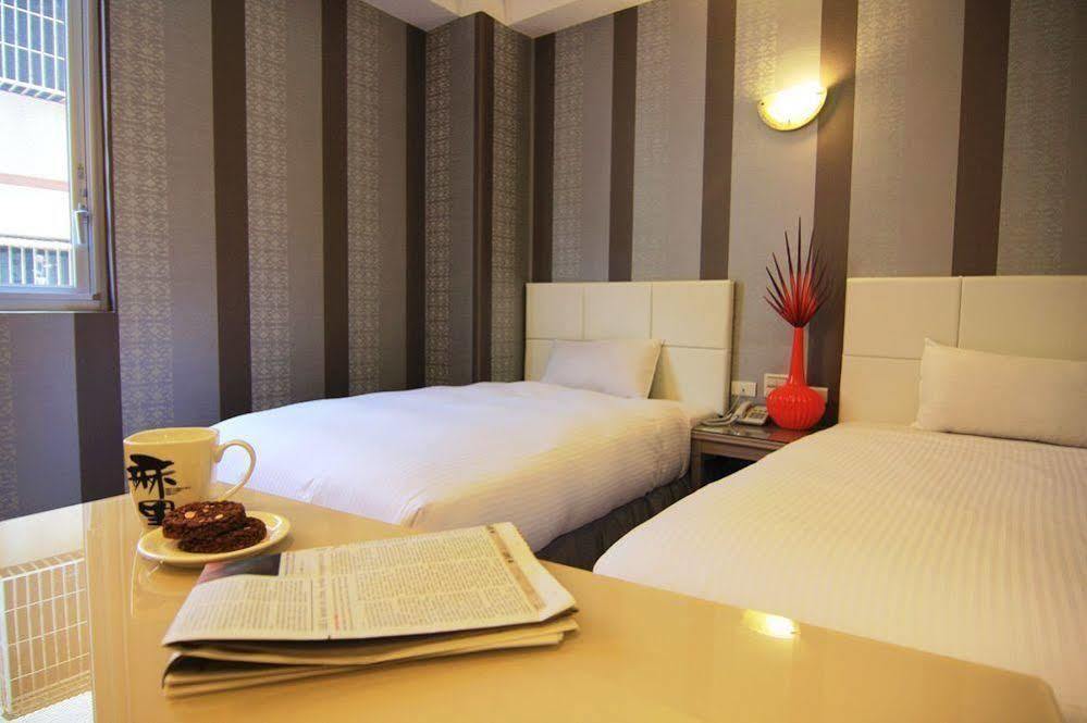 Just Enjoy Business Hotel Tainan Exteriör bild