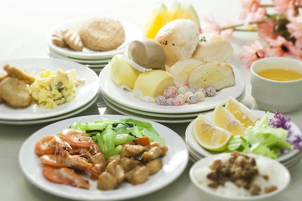 Just Enjoy Business Hotel Tainan Exteriör bild