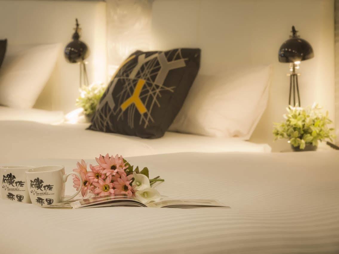 Just Enjoy Business Hotel Tainan Exteriör bild